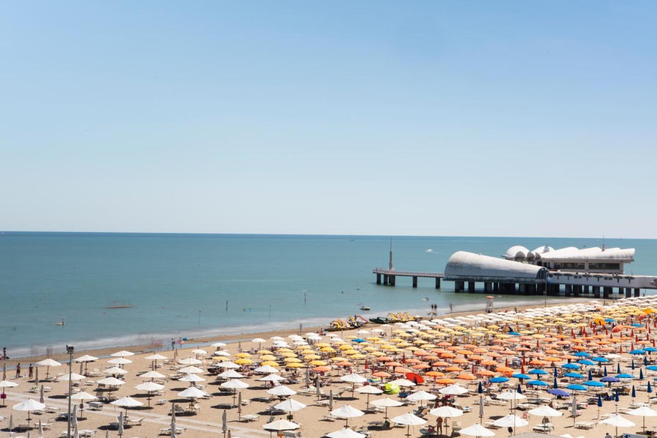 Hotel Pelikan Lignano Sabbiadoro Exterior foto