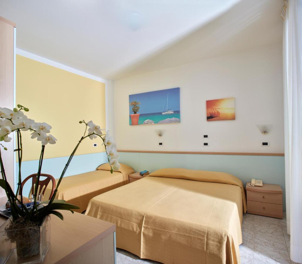 Hotel Pelikan Lignano Sabbiadoro Exterior foto