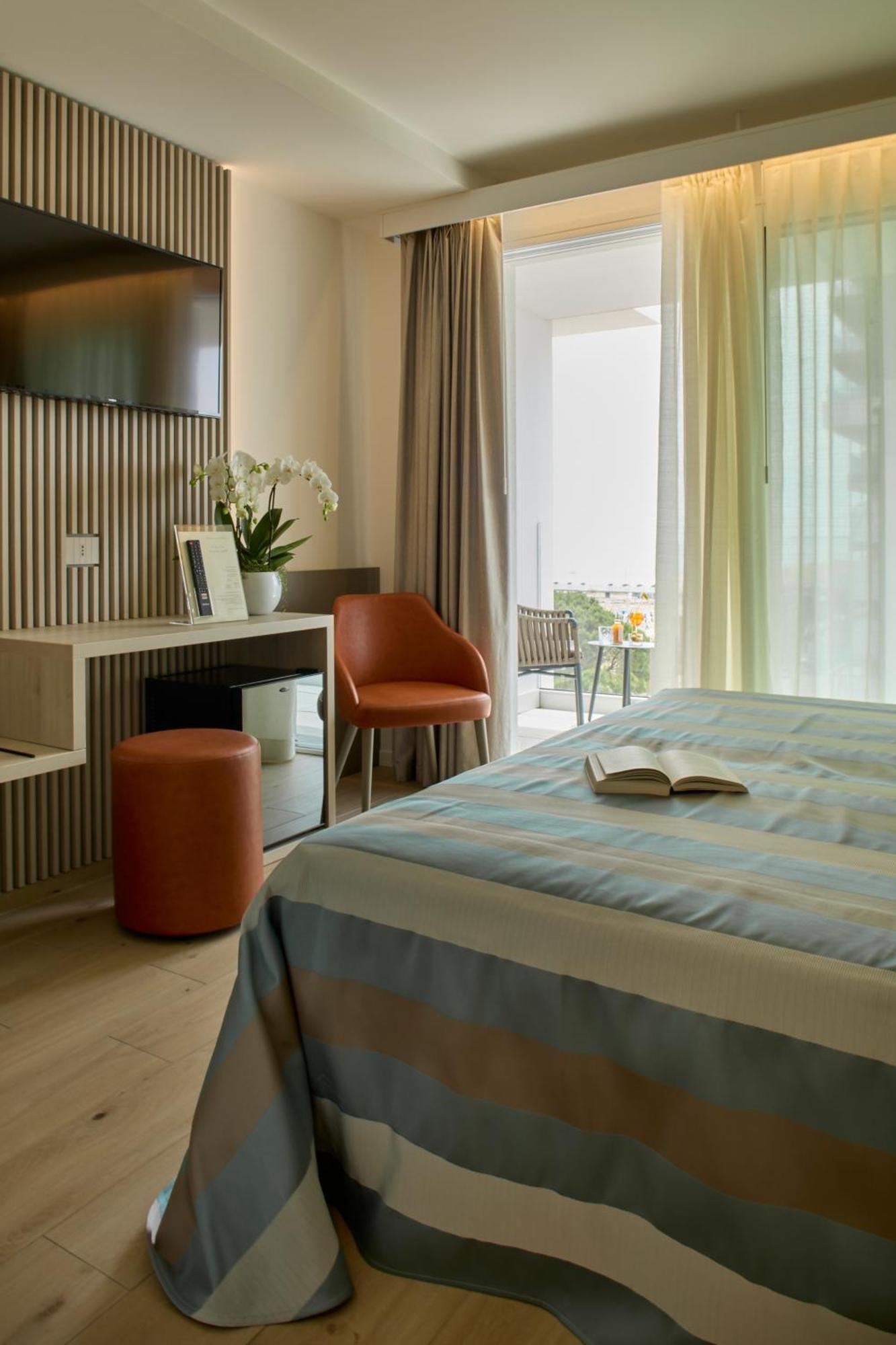 Hotel Pelikan Lignano Sabbiadoro Exterior foto